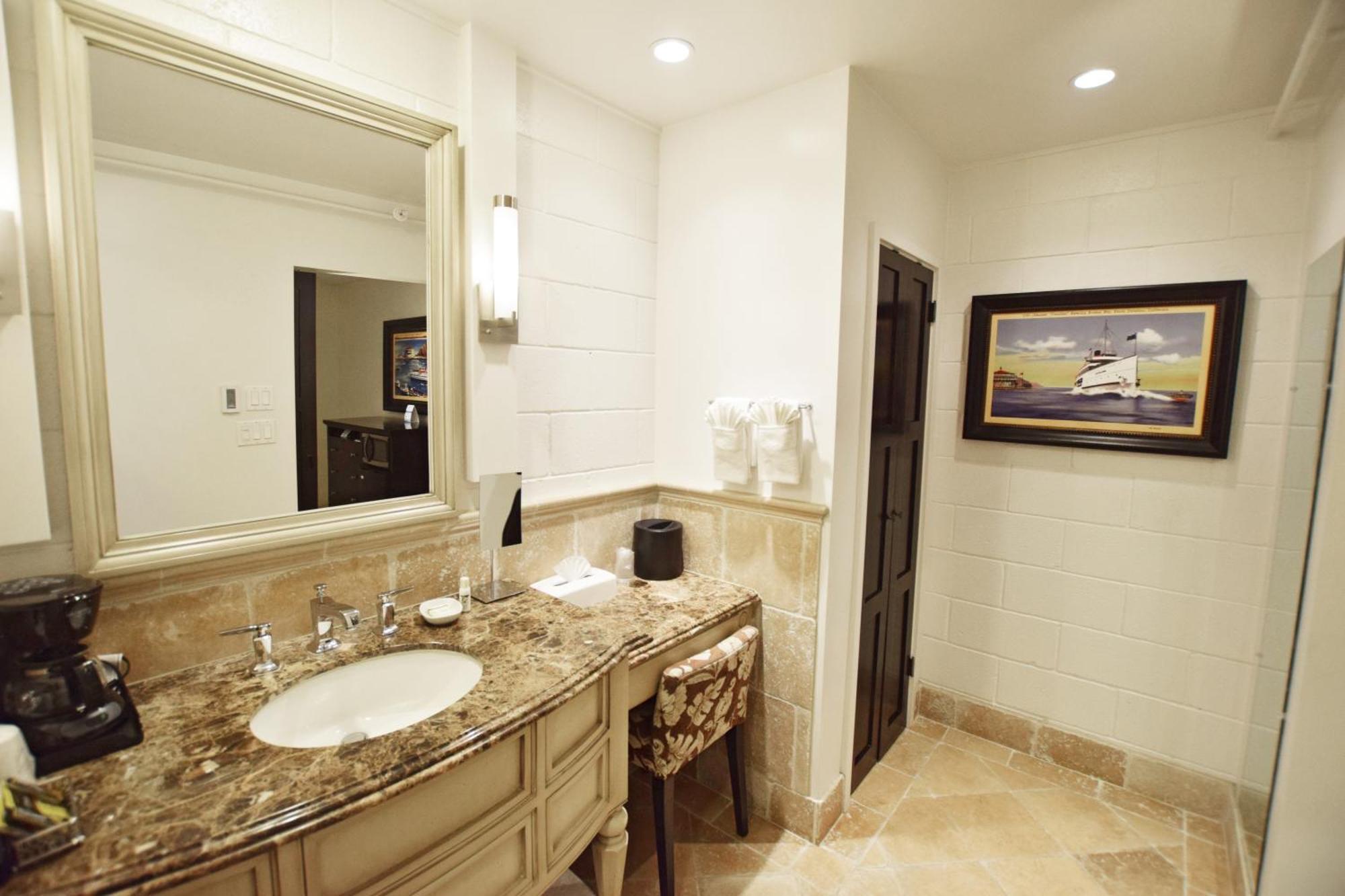 Catalina Courtyard Suites Avalon Bagian luar foto