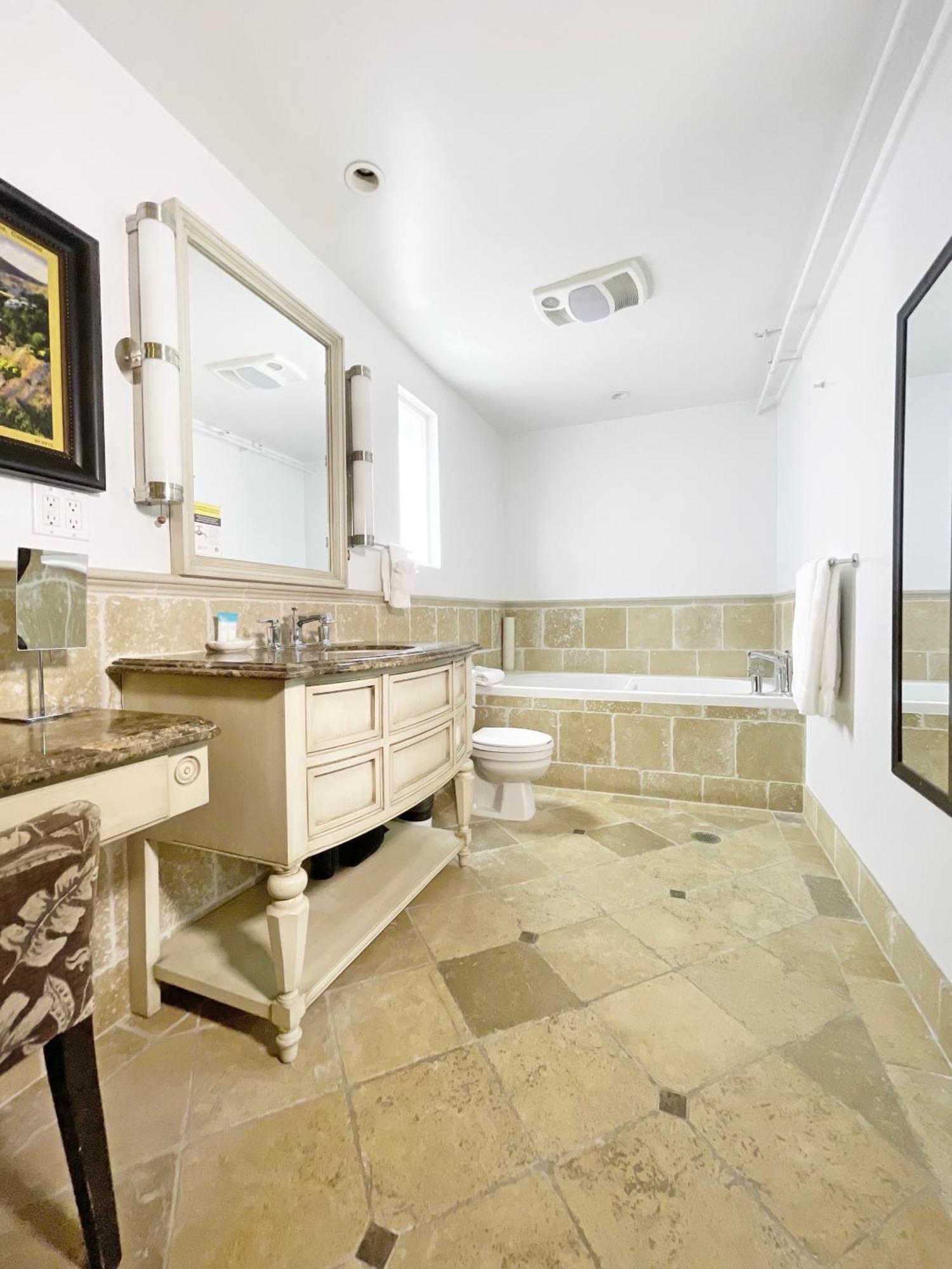 Catalina Courtyard Suites Avalon Bagian luar foto
