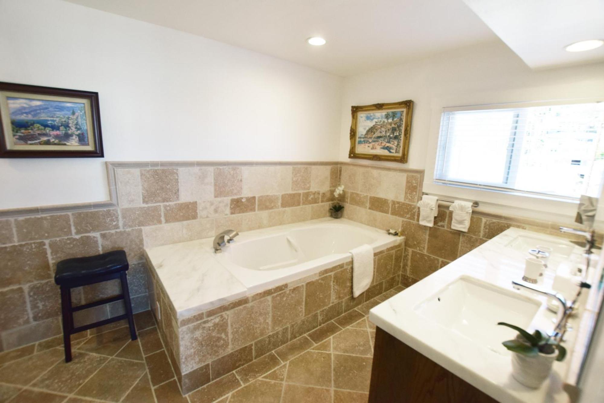 Catalina Courtyard Suites Avalon Bagian luar foto