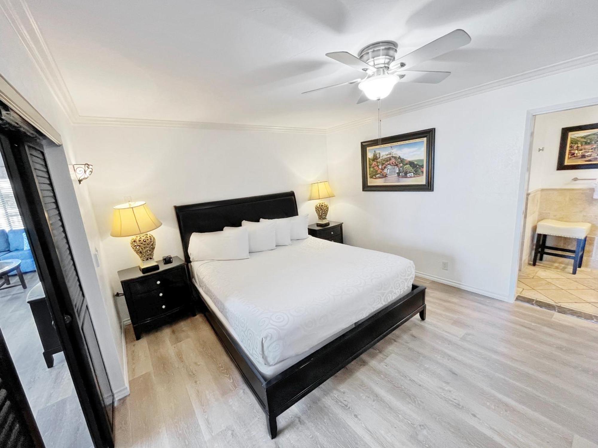Catalina Courtyard Suites Avalon Bagian luar foto