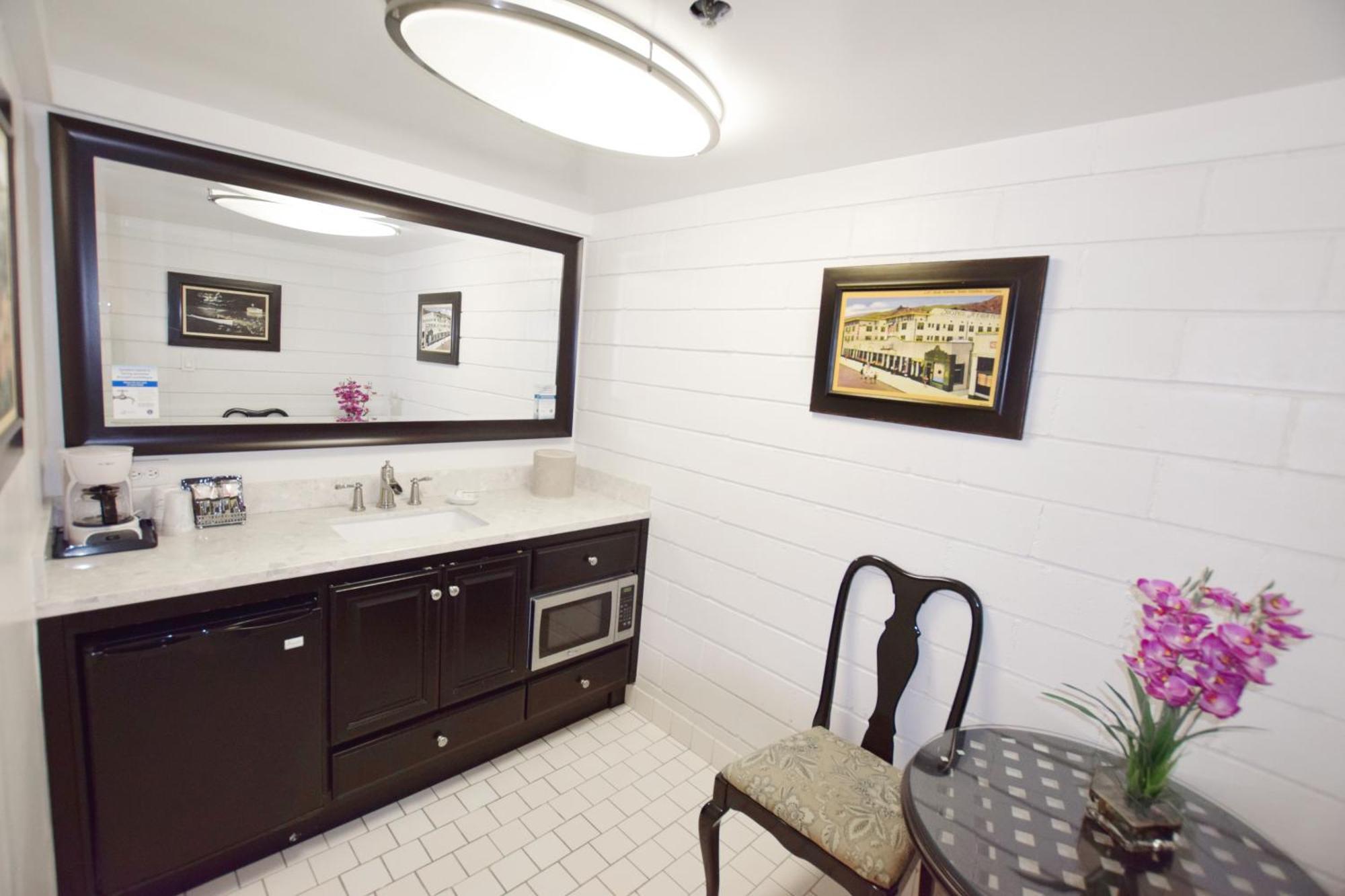 Catalina Courtyard Suites Avalon Bagian luar foto
