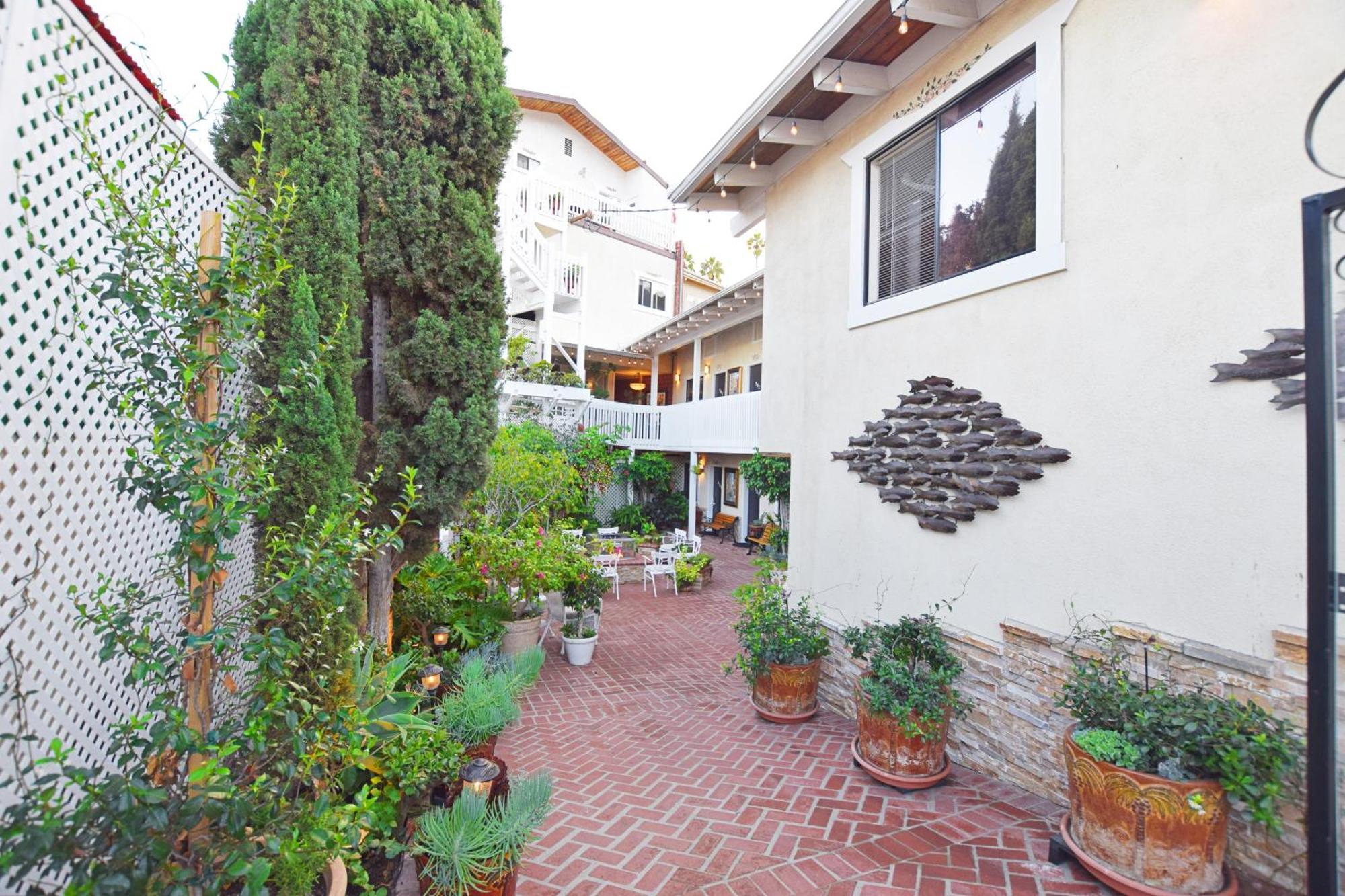 Catalina Courtyard Suites Avalon Bagian luar foto